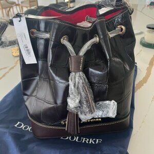Dooney & Bourke Timeless Styles. Exceptional Craftsmanship.